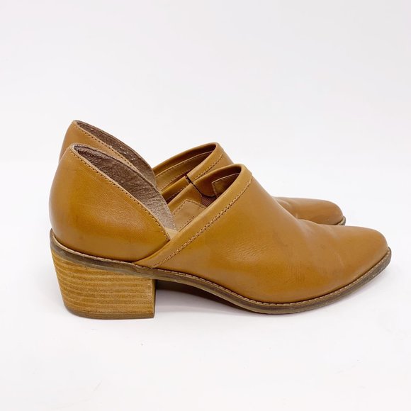 Crown Vintage Womens Brown Leather Slip On Block Heels Ankle Booties Size 8.5 M
